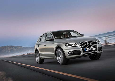 Audi - LAudi Q5 offre ora la motorizzazione 2.0 TDI, aggiornata per erogare fino a 150 CV di potenza (110 kW).