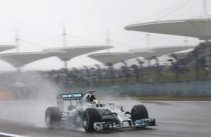 GP di Cina, qualifiche per Lewis Hamilton sul bagnato