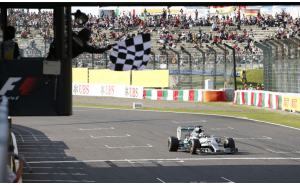 GP del Giappone doppietta Mercedes, con la vittoria di Lewis Hamilton