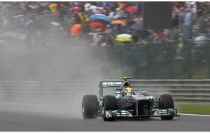 Spa-Francorchamps, pole position per Lewis Hamilton