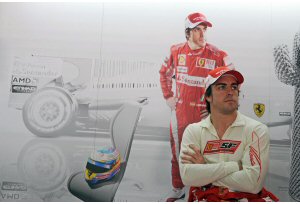 Alonso rinnova il contratto con la Ferrari