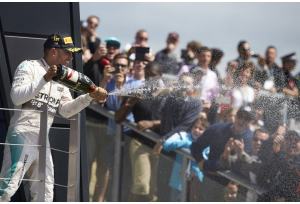 Trionfo di Lewis Hamilton che sbaraglia la concorrenza