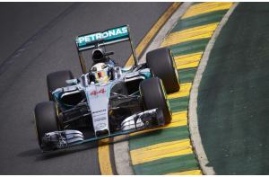 Formula 1, apre il Gp dAustralia: la vittoria a Lewis Hamilton