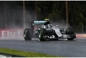 Pole position di Lewis Hamilton a Spielberg