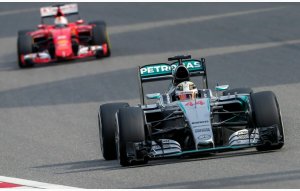 GP di Cina si impone ancora Lewis Hamilton