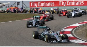 GP Cina, gara finita dietro la sefty car vince Hamilton