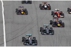 F1: doppietta Mercedes a Sepang vince Hamilton