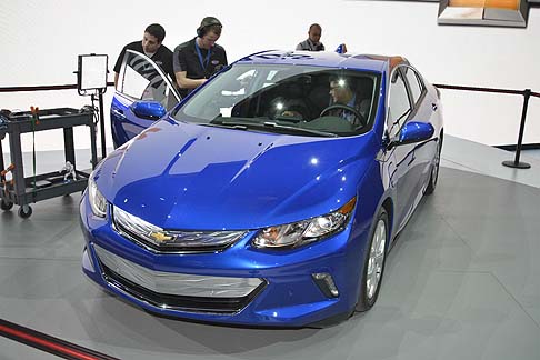 Chevrolet - Design espressivo e massima efficienza sono le caratteristiche della nuova generazione di Chevrolet Volt, presentata in veste di anteprima al Naias di Detroit.