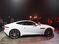 Nuova Jaguar F-Type Coup fiancata laterale al Los Angeles Auto Show 2013
